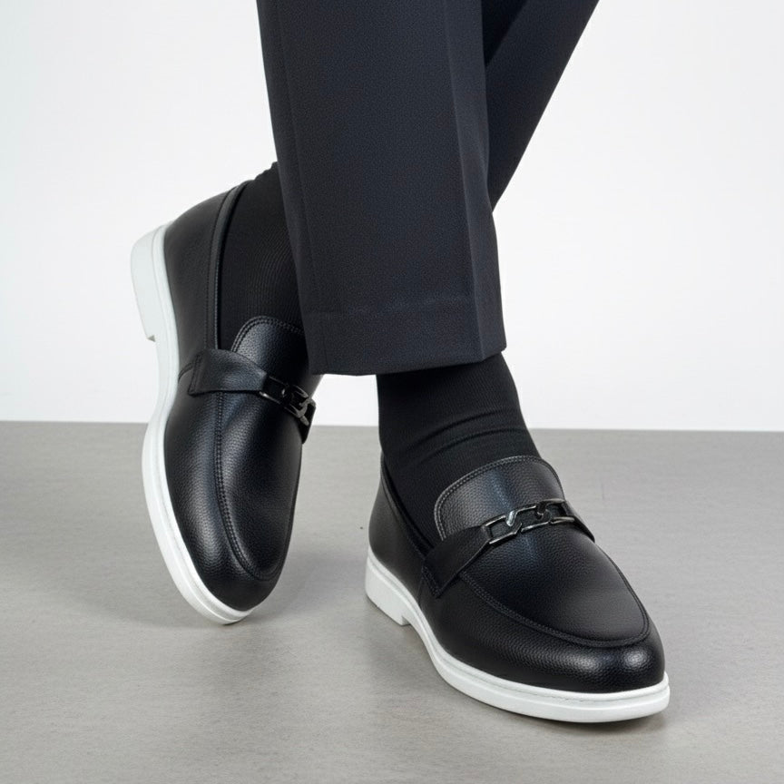 BLACK LEATHER MEDICATED CASUAL